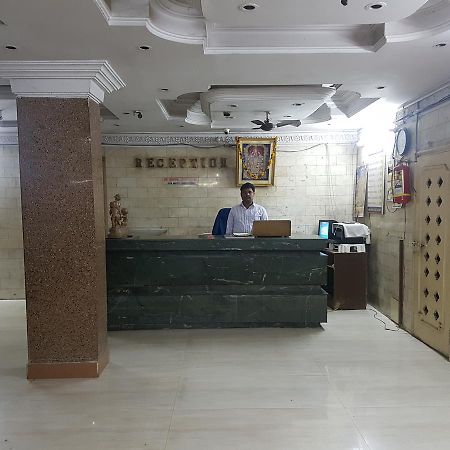 Kottagudem Hotel Surya Palace מראה חיצוני תמונה