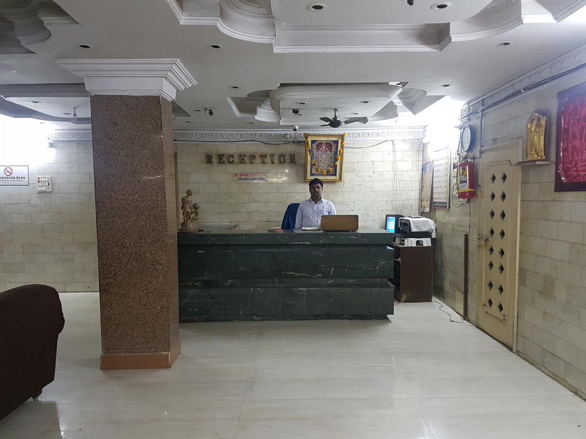 Kottagudem Hotel Surya Palace מראה חיצוני תמונה